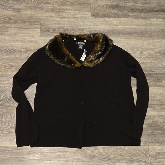 Harold's Sweaters - NWT Harold's black button front cardigan with faux fur collar sz XL